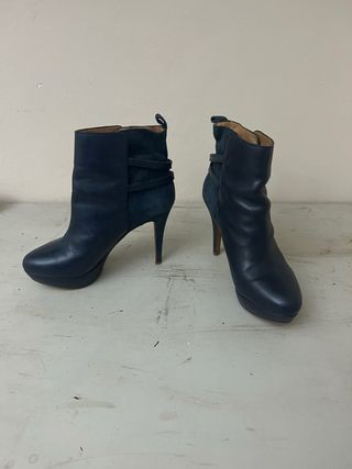 Botines de tacón azul marino de piel
