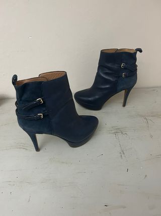Botines de tacón azul marino de piel