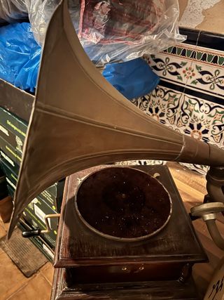 Gramófono antiguo auténtico