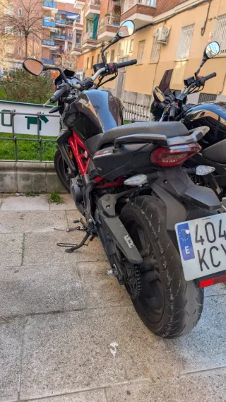 Moto A2 - Benelli 302 ABS 2017 Negra/Roja