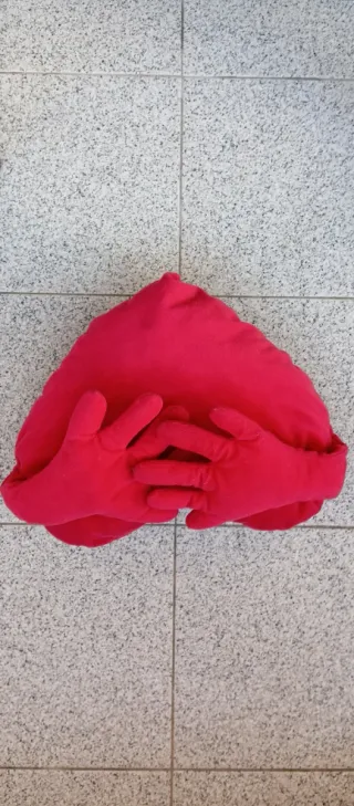Peluche Coração Vermelho com Bracos