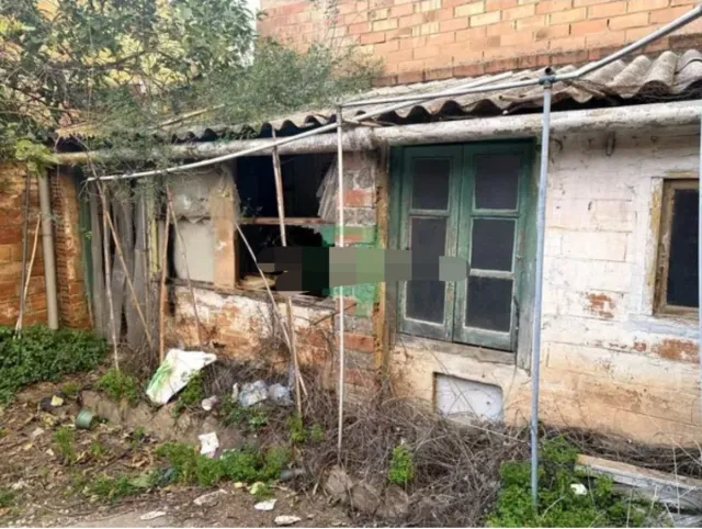 Casa con terreno y piso a reformar con taller