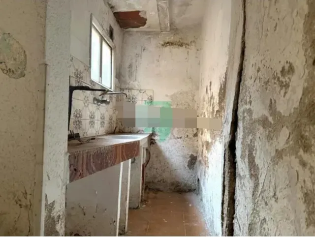 Casa con terreno y piso a reformar con taller