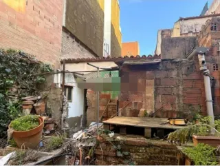 Casa con terreno y piso a reformar con taller