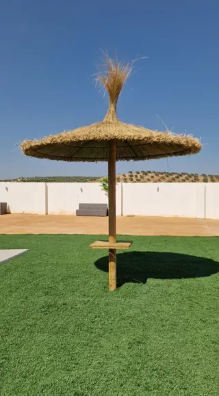 Ombrelloni in vimini. Vari materiali