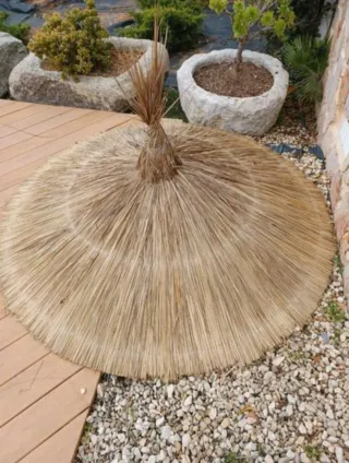 Ombrelloni in vimini. Vari materiali