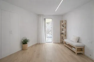 Piso con terraza,  taller y jardín a reformar urge