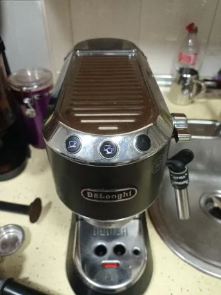Macchina da caffè DeLonghi Dedica
