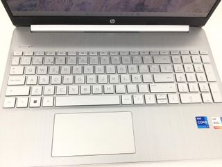 pc portatil hp 15s-fq4043ns