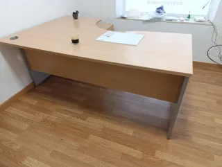 Escritorio de oficina madera y metal