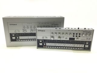 sintetizador roland tr-06