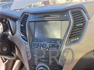 RADIO / CD Hyundai Santa Fe (DM)(2012->) 2.2 Style 4WD [2,2 Ltr. - 145 kW CRDi CAT]