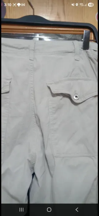 Pantalón cargo Bershka beige talla M