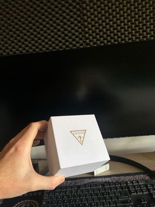 Reloj Guess Negro con Detalles Verdes