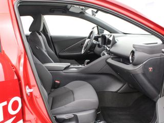 TOYOTA C-HR PLUG-IN HYBRID 220