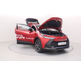 TOYOTA C-HR PLUG-IN HYBRID 220
