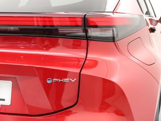 TOYOTA C-HR PLUG-IN HYBRID 220