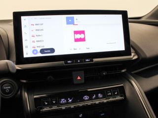 TOYOTA C-HR PLUG-IN HYBRID 220