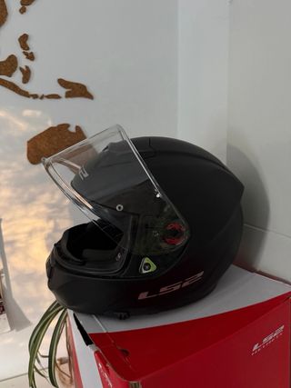 Casco de moto LS2 negro mate