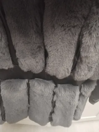 Abrigo pelo y polipiel gris y negro