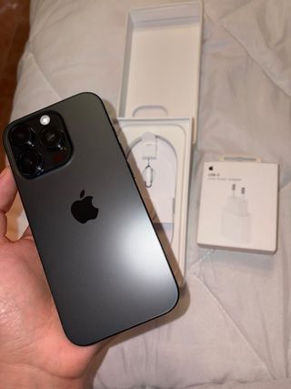 iPhone 16 Pro gris oscuro