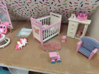 Habitación infantil casa de muñecas