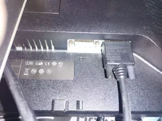 Monitor Dell Negro con pantalla de 22".