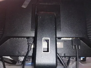 Monitor Dell Negro con pantalla de 22".