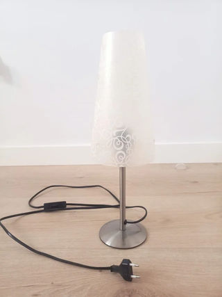 Dos lámparas de mesa modernas