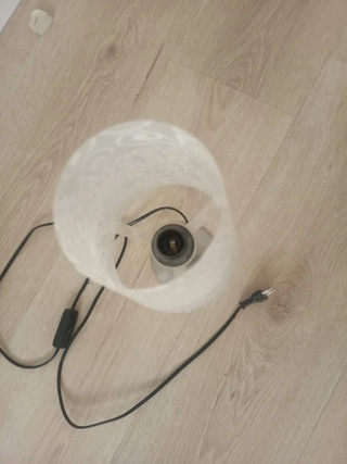 Dos lámparas de mesa modernas