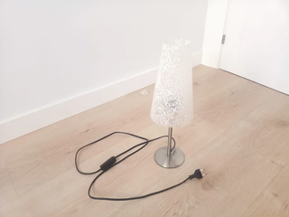 Dos lámparas de mesa modernas