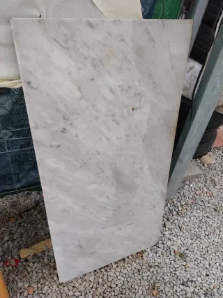 Pieza de mármol blanco