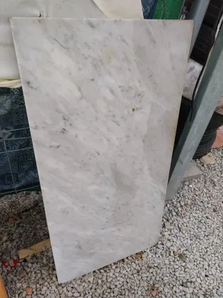 Pieza de mármol blanco