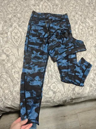 Conjunto deportivo camuflaje azul y negro