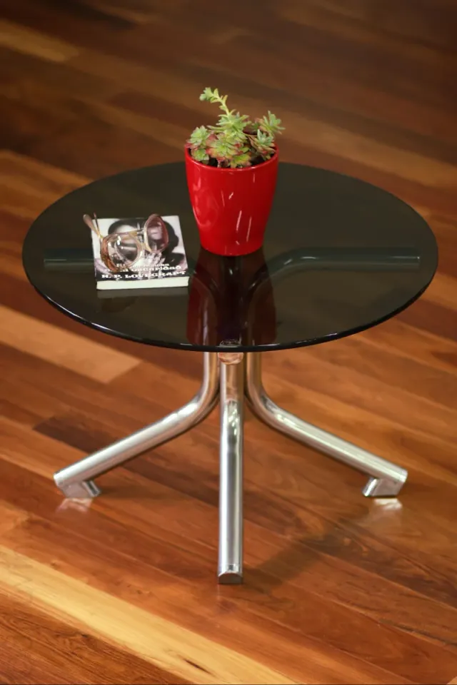 PEQUEÑA MESA REDONDA DE CENTRO MIDCENTURY