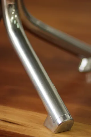 PEQUEÑA MESA REDONDA DE CENTRO MIDCENTURY