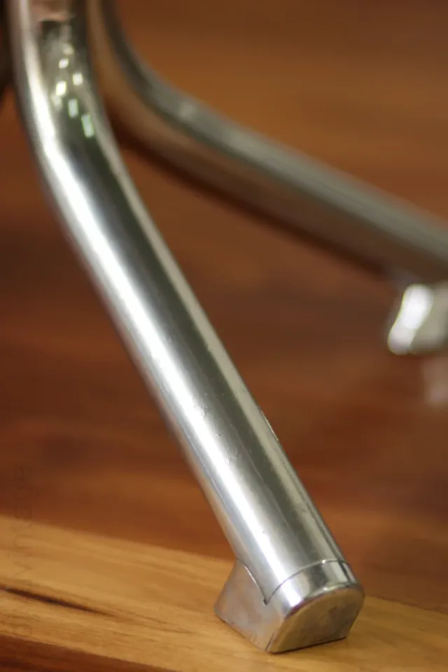 PEQUEÑA MESA REDONDA DE CENTRO MIDCENTURY