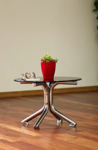 PEQUEÑA MESA REDONDA DE CENTRO MIDCENTURY