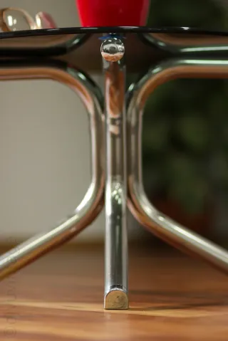 PEQUEÑA MESA REDONDA DE CENTRO MIDCENTURY