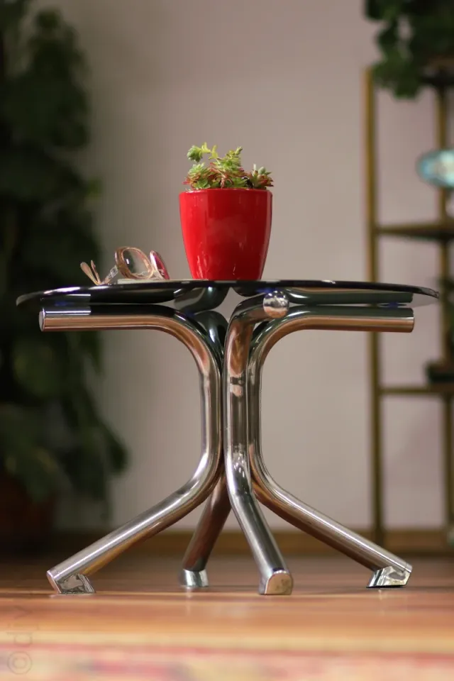 PEQUEÑA MESA REDONDA DE CENTRO MIDCENTURY