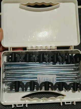 Valigetta con 20 picchetti resistenti per tende da campeggio