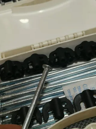 Valigetta con 20 picchetti resistenti per tende da campeggio