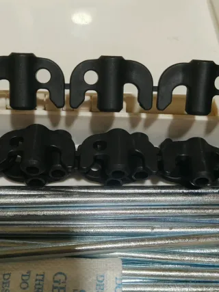 Valigetta con 20 picchetti resistenti per tende da campeggio