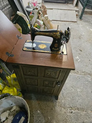 Máquina de coser antigua Singer