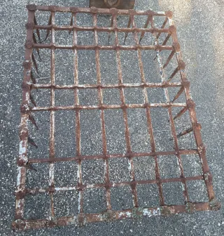Reja antigua de hierro forjado