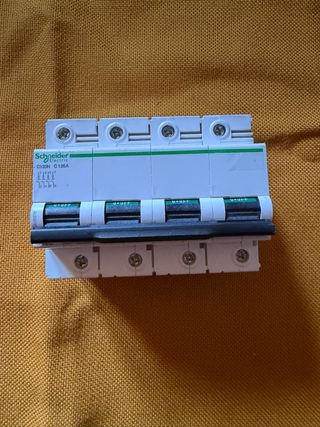 Magnetotérmico Schneider C120N C125A