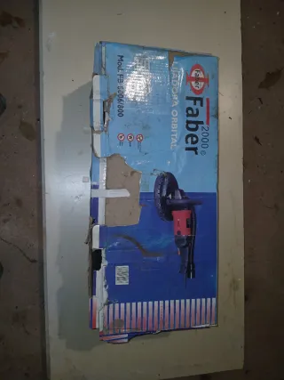 Lijadora profesional Faber con manguera y discos.