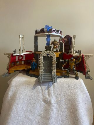 Torre Gormiti y muñecos