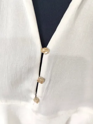 Blusa blanca con volantes