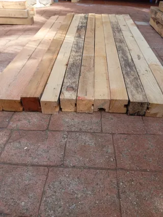Listones, vigas, postes, palos, puntales de madera